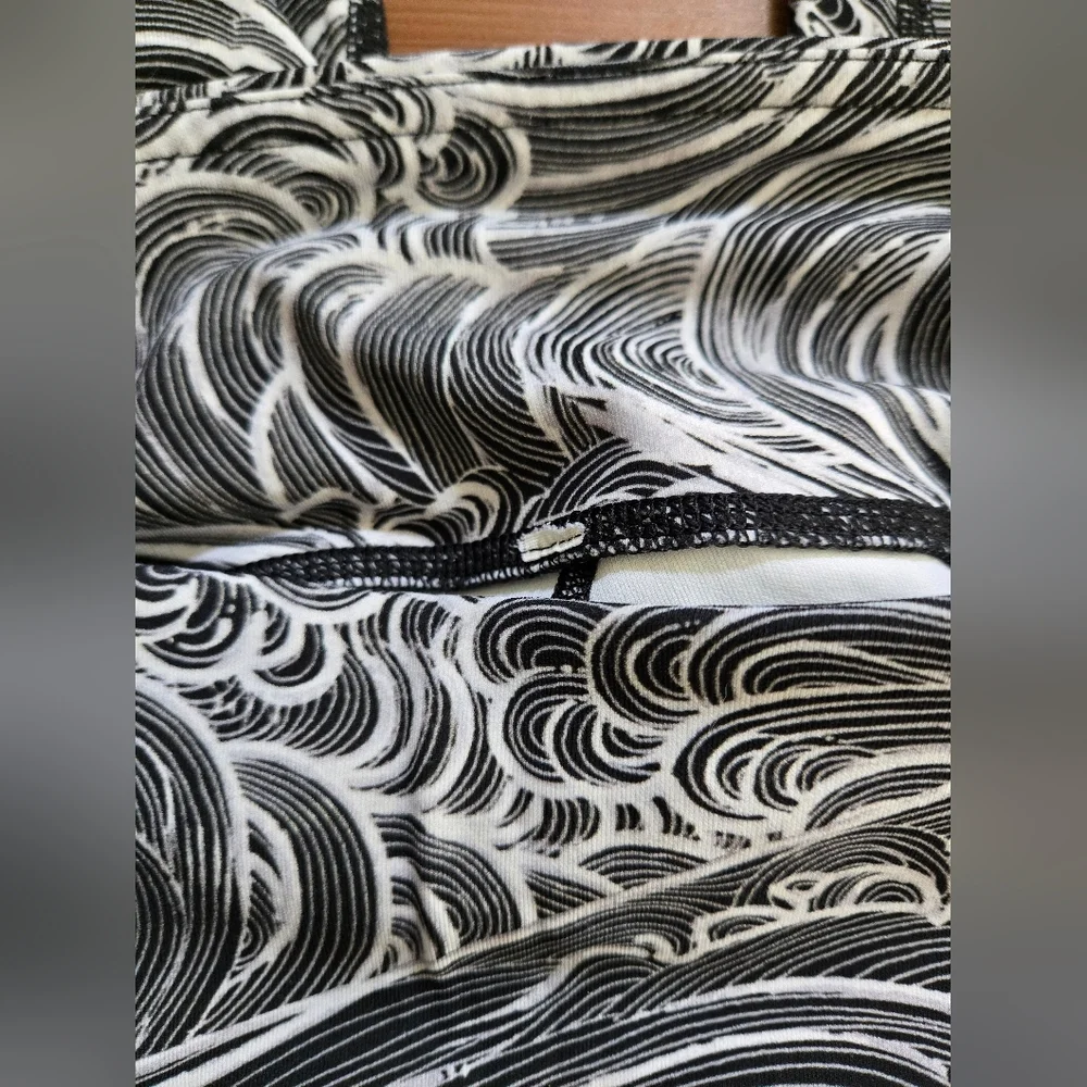 Lululemon Athletica Seawheeze Speed Up Crop Running Waves Multi Black Reflective - Picture 9 of 10